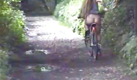 Siellä venäläinen tyttö, jolla on pornofilmi ilmainen iso kulli,