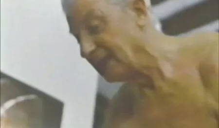 Hän mursi ilmaisia pornoelokuvia tytöltä pillunsa.