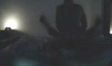 Tyttö otettiin kiinni karkulaisen kanssa, mr lothar porno ja hänet kutsutaan kotiin lomamatkalle.