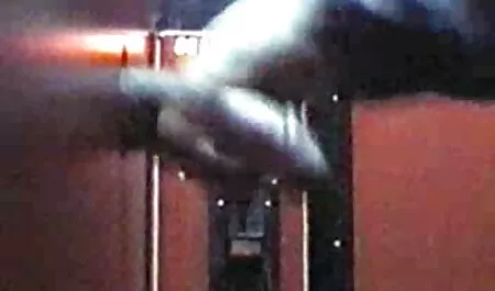 Pääsiäiskarva leikkii ilmaisia seksi ja porno kananmunilla ja tekee lehmän.