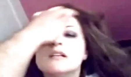 Blondi liiketoimi tatuointi kuuma aikuisviihde porno ja kiimainen kaveri.