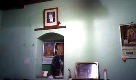 Hunter otti kauniin brunetin, joka perustuu hänen alastonsuomi porno vapauteensa