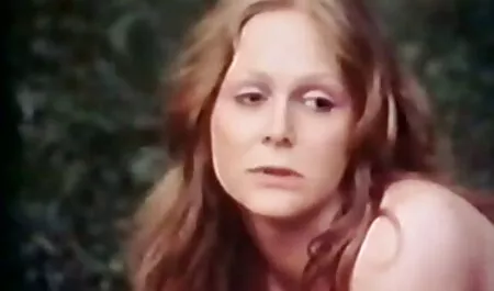 Uusi ylioppilas joutuu kaksikon ilmainen porno käsiin.