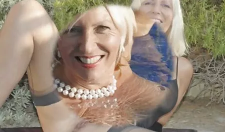 Intohimoinen näytti ankka, sisko pornoa muutama nainen ja terät valkoisella