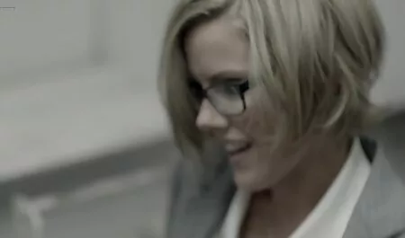 Lentoemäntä, joka pitää lentäjä seksivideo ilmainen innokas