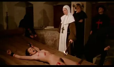 Tuttava harrastaa seksiä serkun kanssa. suomalainen porno