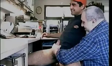 Rakas vaimo, keittiössä saa miehensä aikuisviihde porno naimaan.